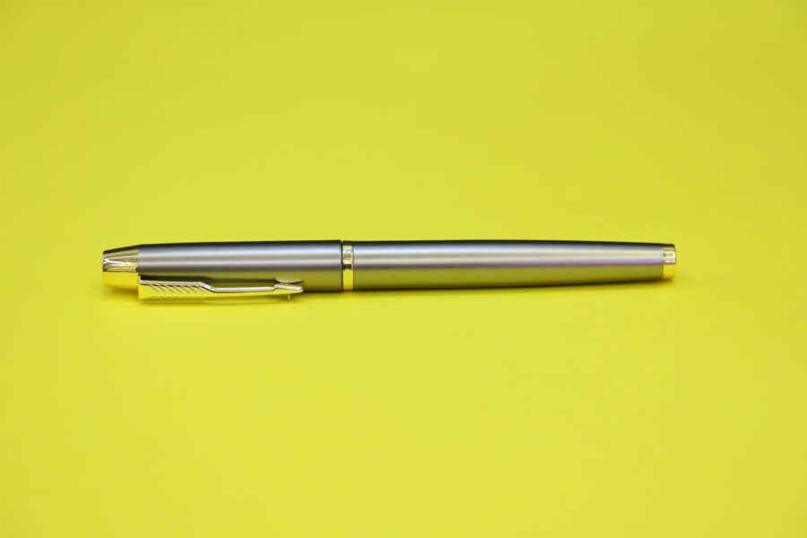 KS‑1105 Silver Executive Ballpoint Pen – Matte Finish with Chrome Clip